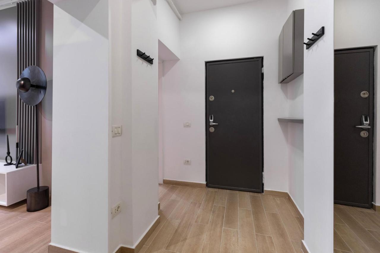 Qult - Misty Night Apartment Bucharest Exterior photo